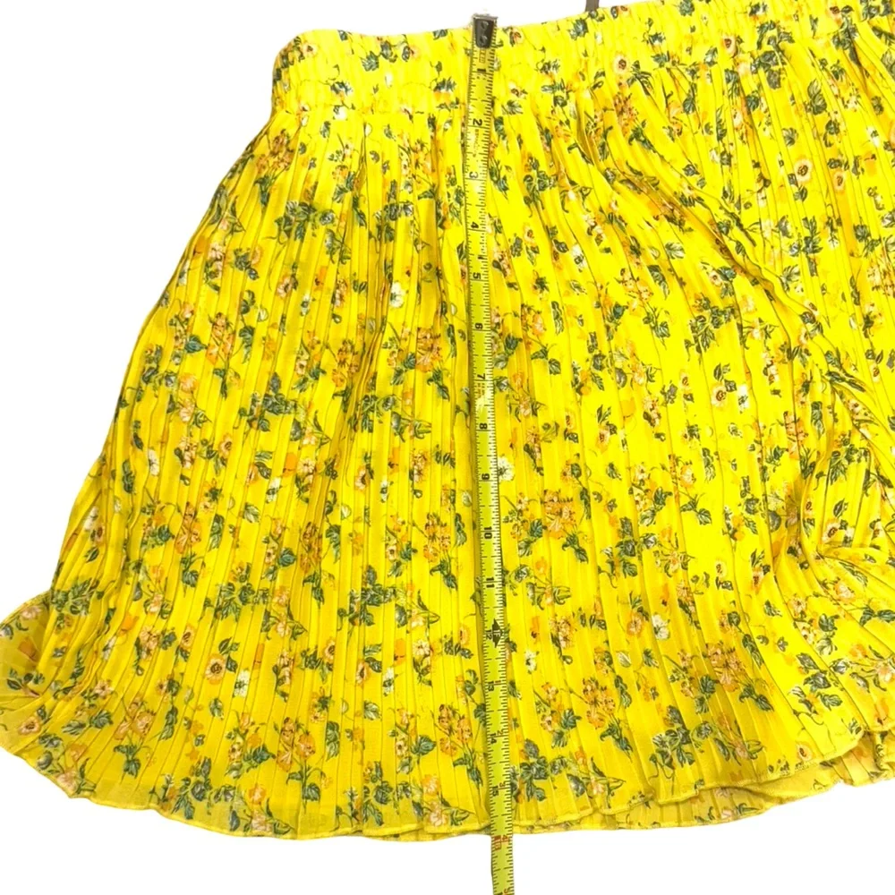 Chelsea & Violet | Women’s Pleated Yellow & Floral Mini Skort | L
